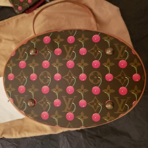 Louis Vuitton Takashi Murakami’s iconic Cherry Bag - Picture 5 of 11